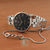 Tommy Hilfiger Herrenuhr mit rundem schwarzem Zifferblatt und silbernem Metallarmband