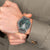 Herrenarmbanduhr mit grünem Zifferblatt, silbernem Mesharmband und Chrono-Details