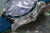 Montre avec lunette et couronne en acier inoxydable ; bracelet bleu, cadran en nacre en détail