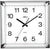 Quadratische Wanduhr mit schwarzem Rahmen, weißen Ziffern und schwarzen Zeigern