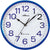 Wanduhr mit rundem Zifferblatt, weißer Fläche, blauer Umrandung und schwarzen Zeigern
