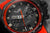 Montre homme avec cadran noir, lunette rouge et aiguilles lumineuses distinctives
