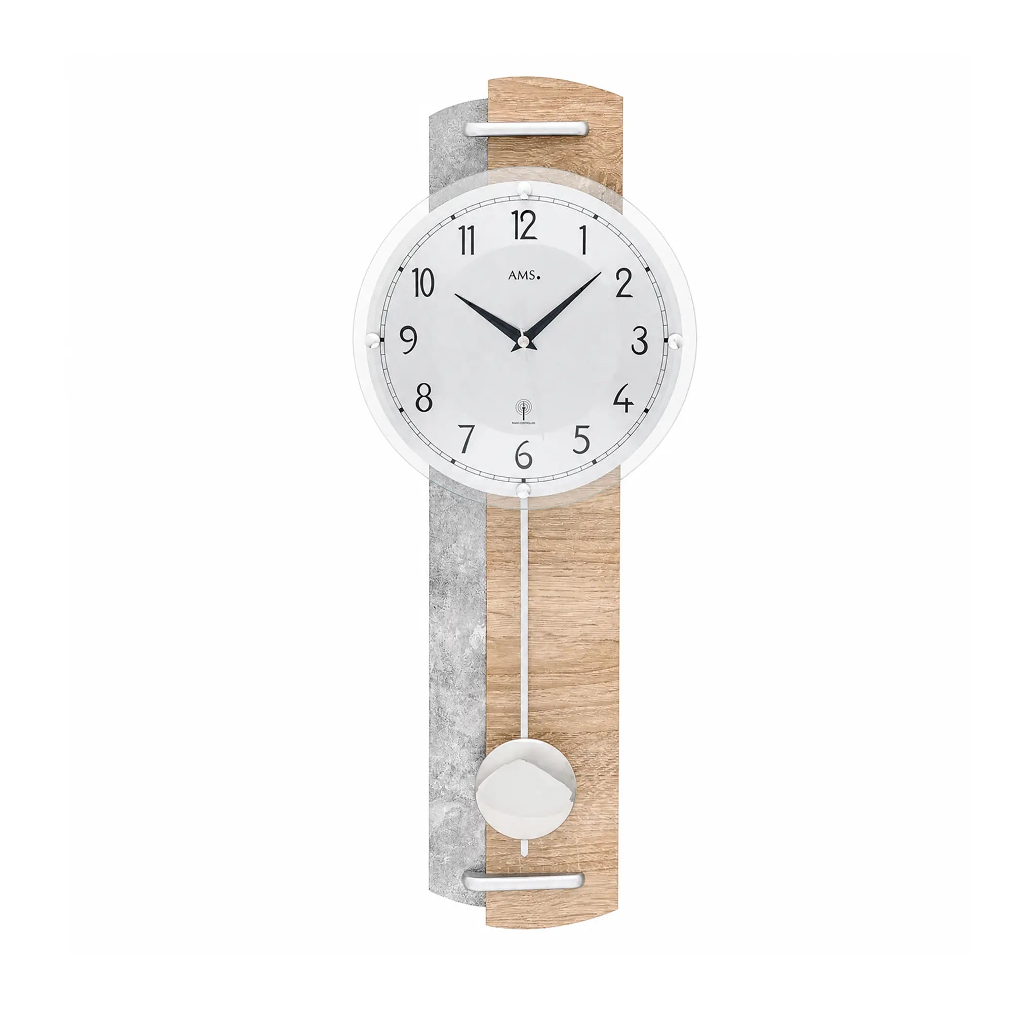 Horloge murale à pendule radio-pilotée avec cadran rond, lamelles en bois et poids de pendule blanc