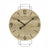 Wanduhr mit hellem Holzlook-Zifferblatt, schwarzen Zeigern, Metallbügel und Ziffern, Quarzwerk