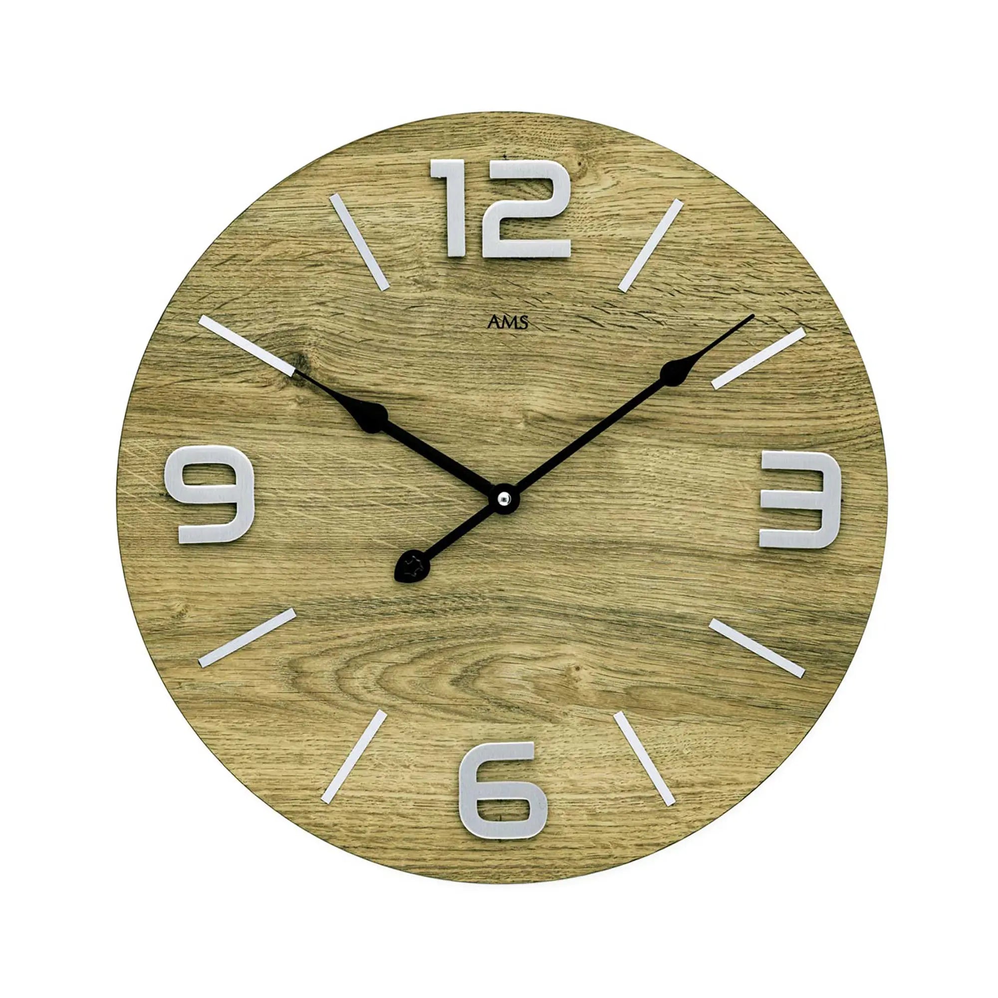 Horloge murale ronde avec cadran aspect bois, aiguilles anthracite et chiffres métalliques