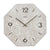 Horloge murale avec cadran gris, chiffres 1-12, aiguilles et logo AMS.