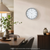 Horloge murale à quartz avec cadre rond en métal, cadran blanc et chiffres noirs