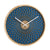 Wanduhr mit rundem Holzrahmen, blauem Netzmuster und weißen Zeigern