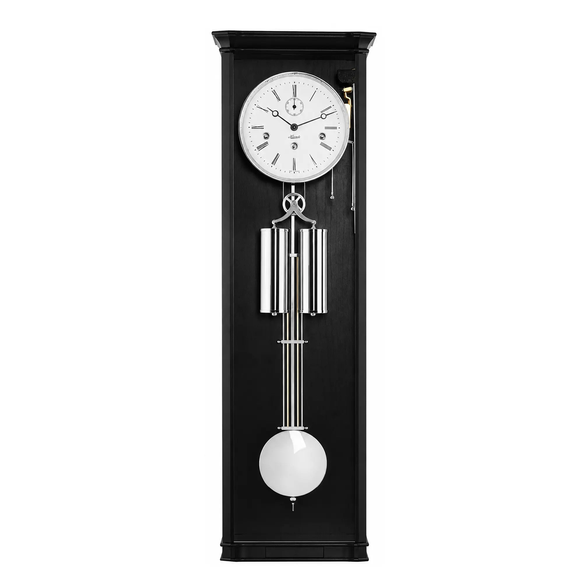 Wanduhr mit schwarzem Gehäuse, weißem Zifferblatt und silbernen Pendelteilen