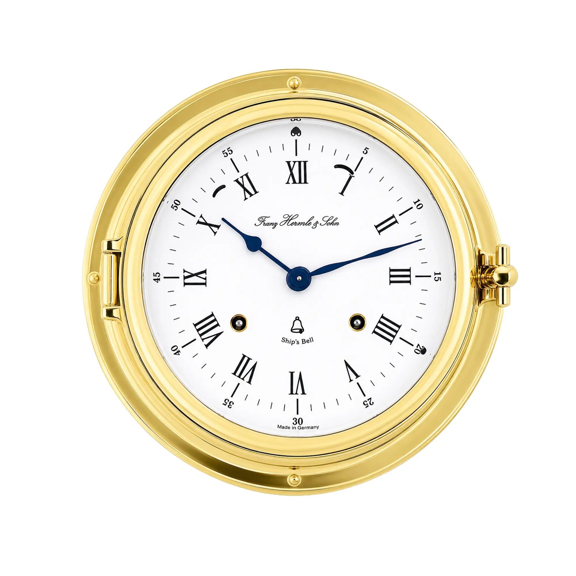 Horloge murale ronde avec cadre en laiton, cadran blanc et aiguilles bleues, chiffres romains.