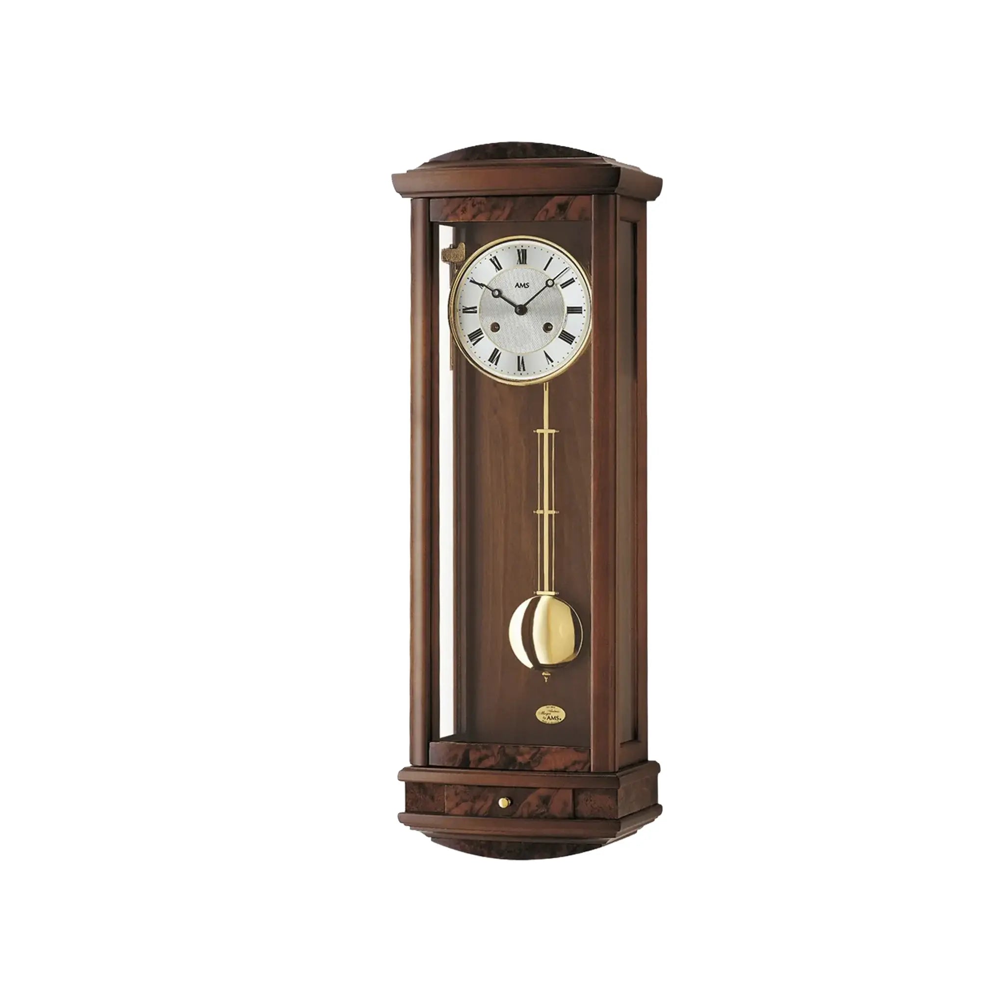 Wanduhr mit rundem Ziffernblatt und goldfarbenem Pendel im Nussbaum-Holzgehäuse