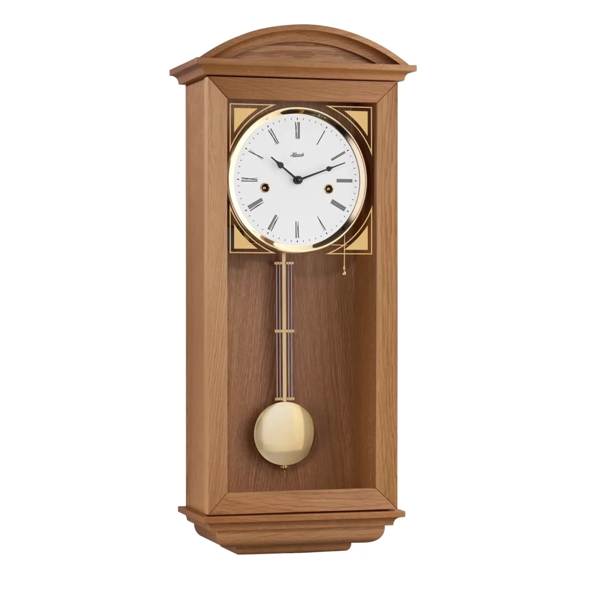 Horloge murale en bois avec cadran blanc et pendule, boîtier rectangulaire, visible de face.