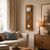 Horloge murale en bois avec cadran rond, vitre en verre et balancier en métal