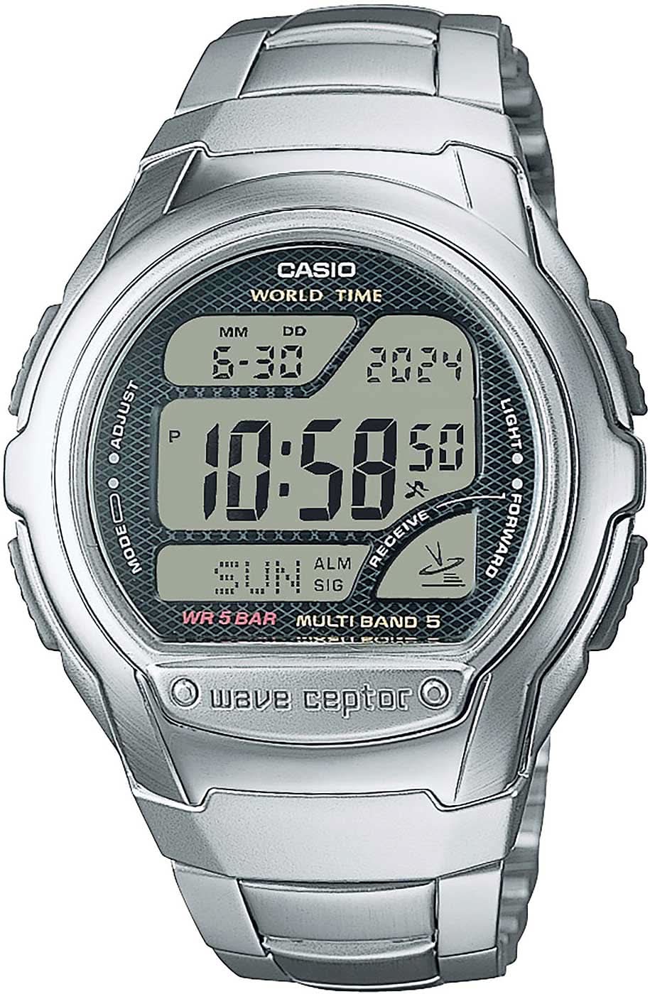 Montre radio-pilotée Casio avec bracelet métallique argenté et écran numérique rond