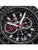 Nahaufnahme: schwarze Chronographenarmbanduhr mit roten Zeigern und Tachymeterskala