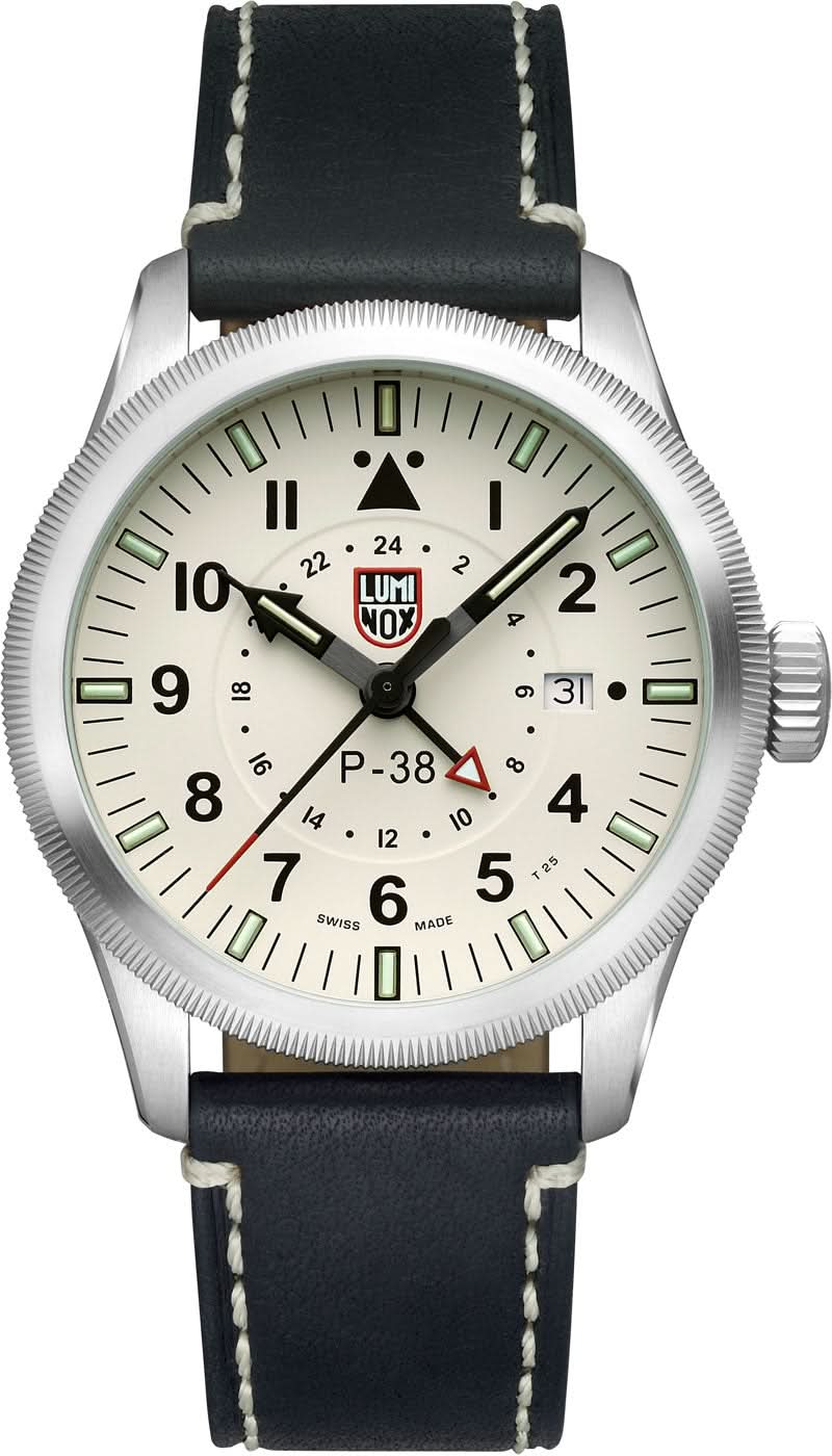 Bracelet de montre pour homme avec boîtier argenté, cadran clair et bracelet en cuir bleu foncé.