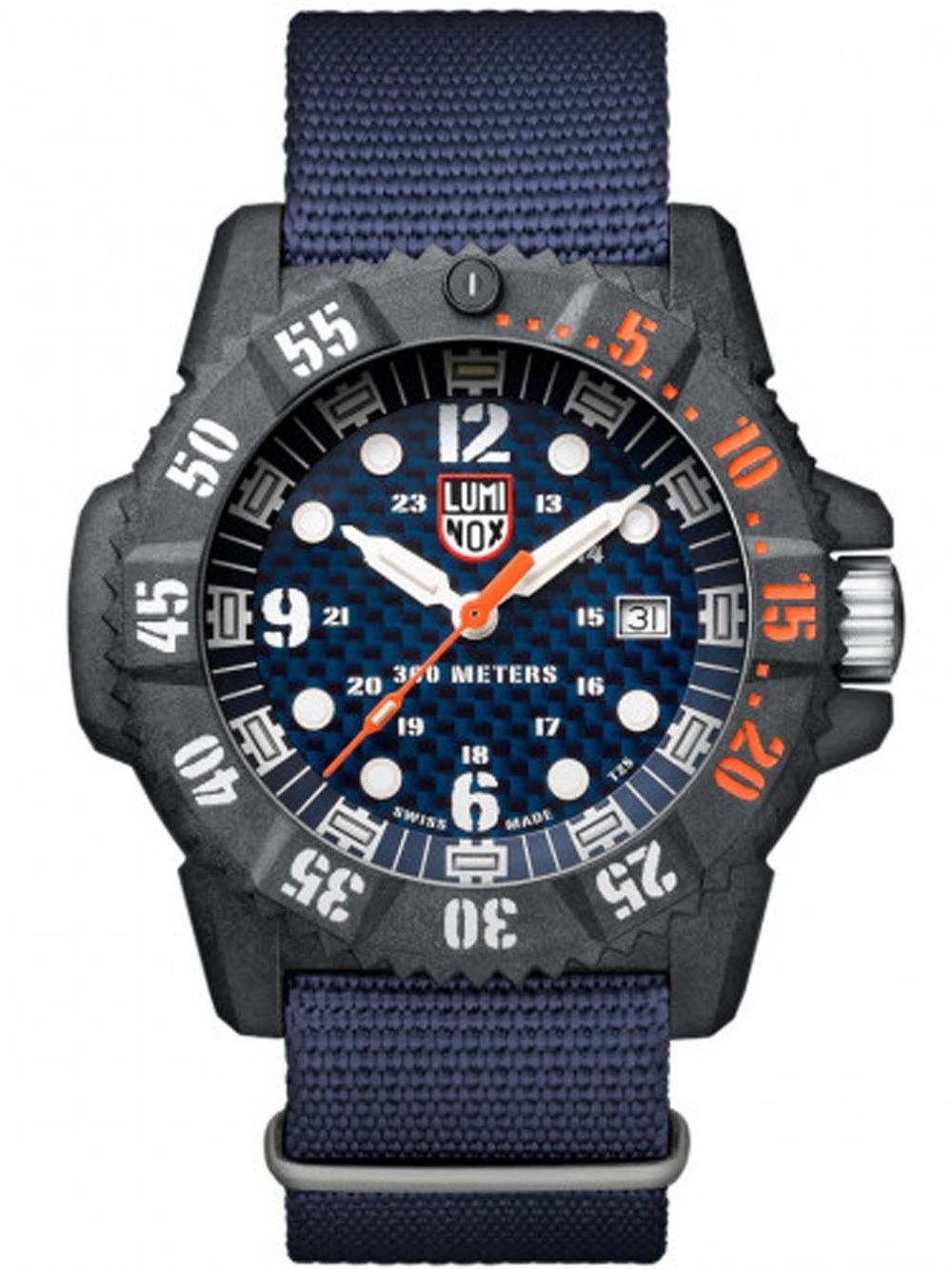 Herrenarmbanduhr: schwarzes Carbongehäuse, blaues Textilarmband, orangefarbene Ziffern und Datum
