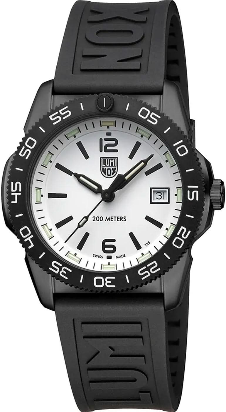 Montre de plongée Luminox avec bracelet en silicone noir et cadran blanc, affichage de la date