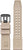 Détail de la montre pour homme : bracelet beige perforé avec boucle ardillon en métal