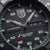 Nahaufnahme Ziffernblatt: LUMINOX-Logo, AUTOMATIC, FR/31 und Skala bis 200 Meter; grüne Akzente.