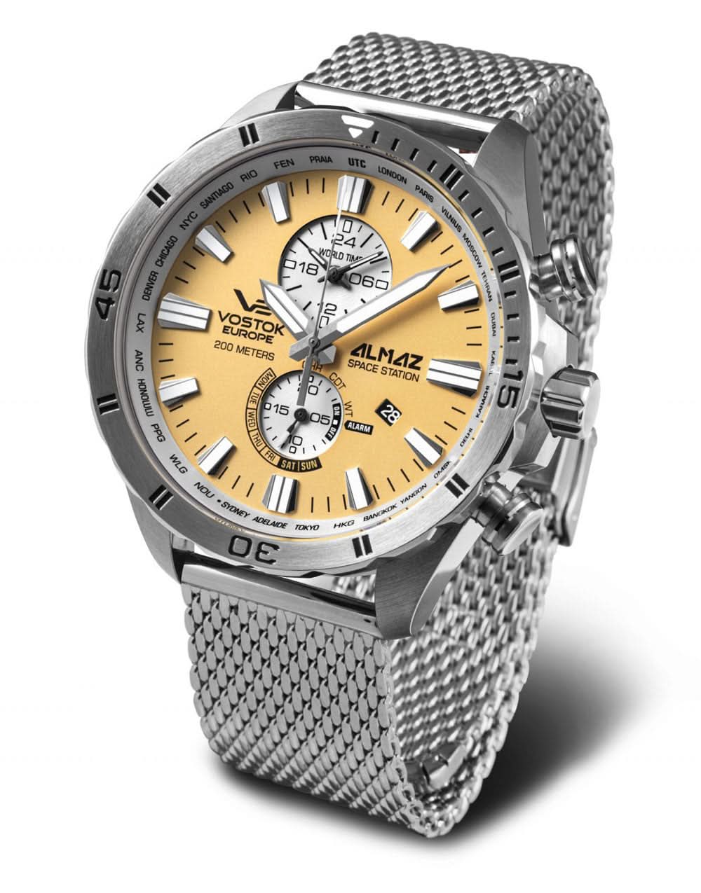 Montre pour homme avec bracelet en métal argenté et cadran beige, affichage analogique de l'heure