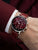 Herren-Chronograph mit schwarzem Zifferblatt, braunem Lederarmband und Chrono-Drückern