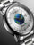 Herrenuhr mit rundem Gehäuse, weißem Zifferblatt mit Datumsfenster, Edelstahlband