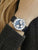 Zeppelin Herrenarmbanduhr am Handgelenk mit blauem Zifferblatt und Lederband