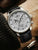 Zeppelin Chronograph mit schwarzem Lederarmband; silbernes Gehäuse und Chrono-Subdials