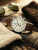 Herren-Armbanduhr Zeppelin mit braunem Lederarmband, silbernem Gehäuse, weißem Zifferblatt