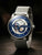 Herrenarmbanduhr mit blauem Zifferblatt, silbernem Meshband und runder Lünette