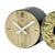 Horloge de table avec cadran aspect bois, aiguilles blanches et logo AMs