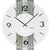 Wanduhr-Detail mit facettiertem Mineralglas, Holzdekor und schwarzen Index-Ziffern