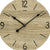 Nahansicht der Wanduhr: rundes Holzlook-Zifferblatt mit schwarzen Ziffern und Zeigern