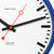 Wanduhr-Ziffernblatt mit blauem Ring, roten Zeigern und schwarzen Minutenstrichen