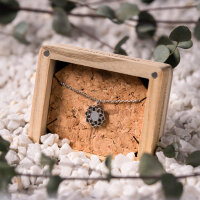 Composition collier avec pendentif en nacre blanche -...