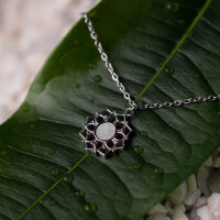 Composition collier avec pendentif en nacre blanche - Holzkern modèle: Jewelry