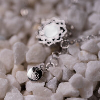 Composition bracelet avec pendentif en nacre blanche -...