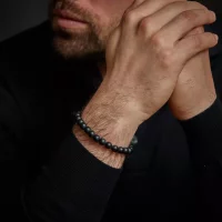 Bracelet en pierres précieuses noires de 8mm avec fermoir en acier noir - Modèle Rebel&Rose: RR-80082-B-L