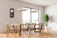 Pendeluhr aus Eichenholz in der Farbe anthrazit...