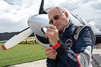 Montre homme noire avec bracelet en silicone rouge - Modèle Vostok Europe VK68-592C775.